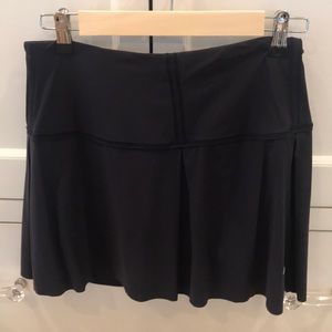 Lululemon Navy Lost in Pace skirt 6 Tall